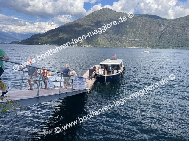 Ticketkontrolle und Abfahrt am Steg in Cannobio
